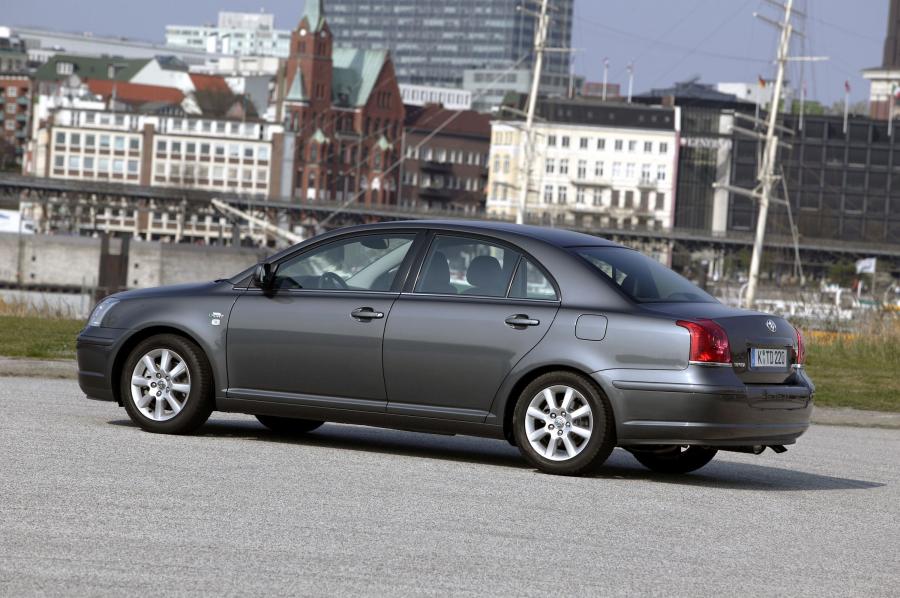  Toyota Avensis 2003 года  (фото 22 из 114)